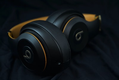 Dr. Dre 的黑色和黄色 Beats